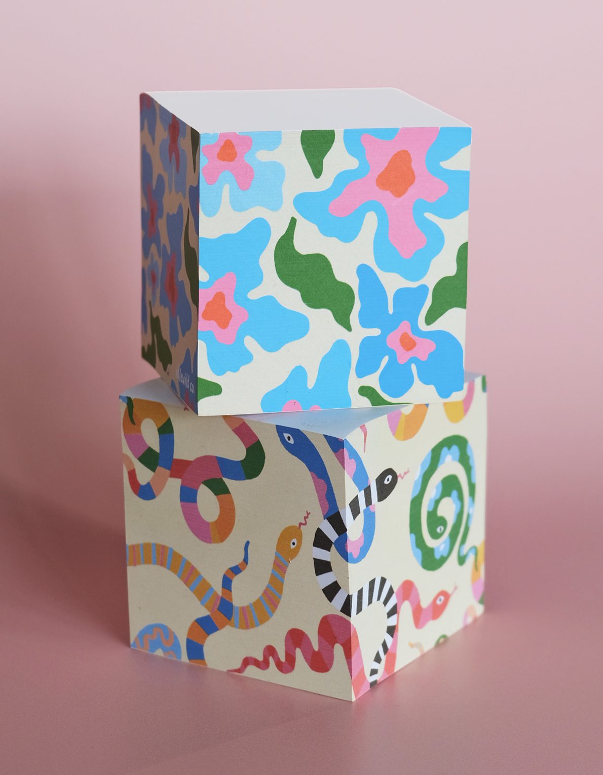 Sticky Note Cube | Trippy Daisies