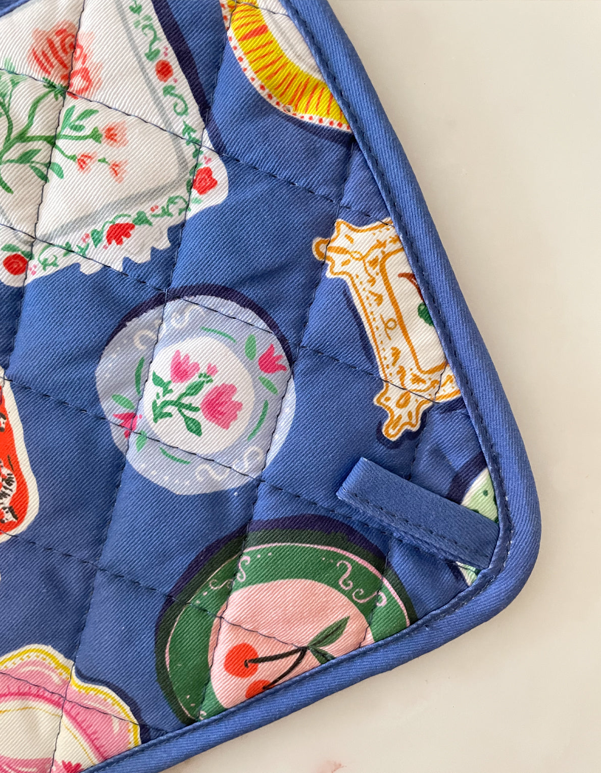 Oven Mitt + Potholder Set | Dinner Plates